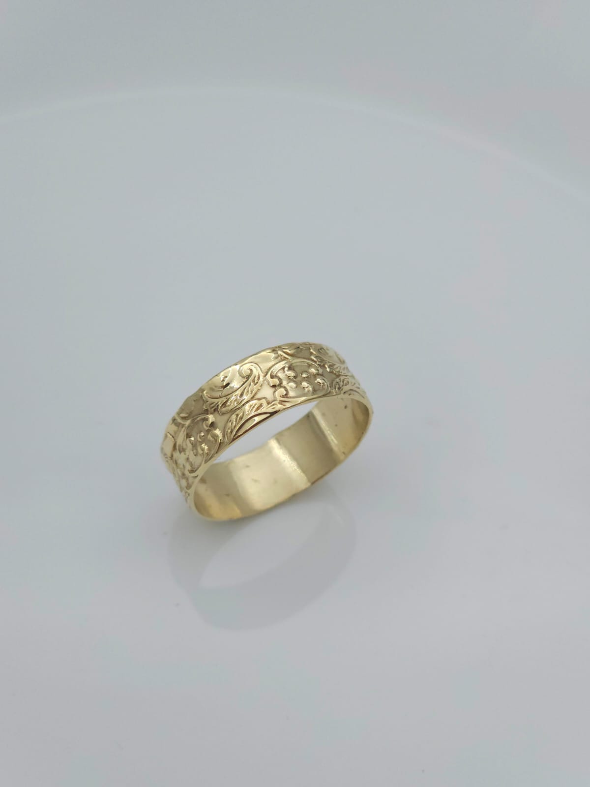 14K Gold Decorative Wedding Ring