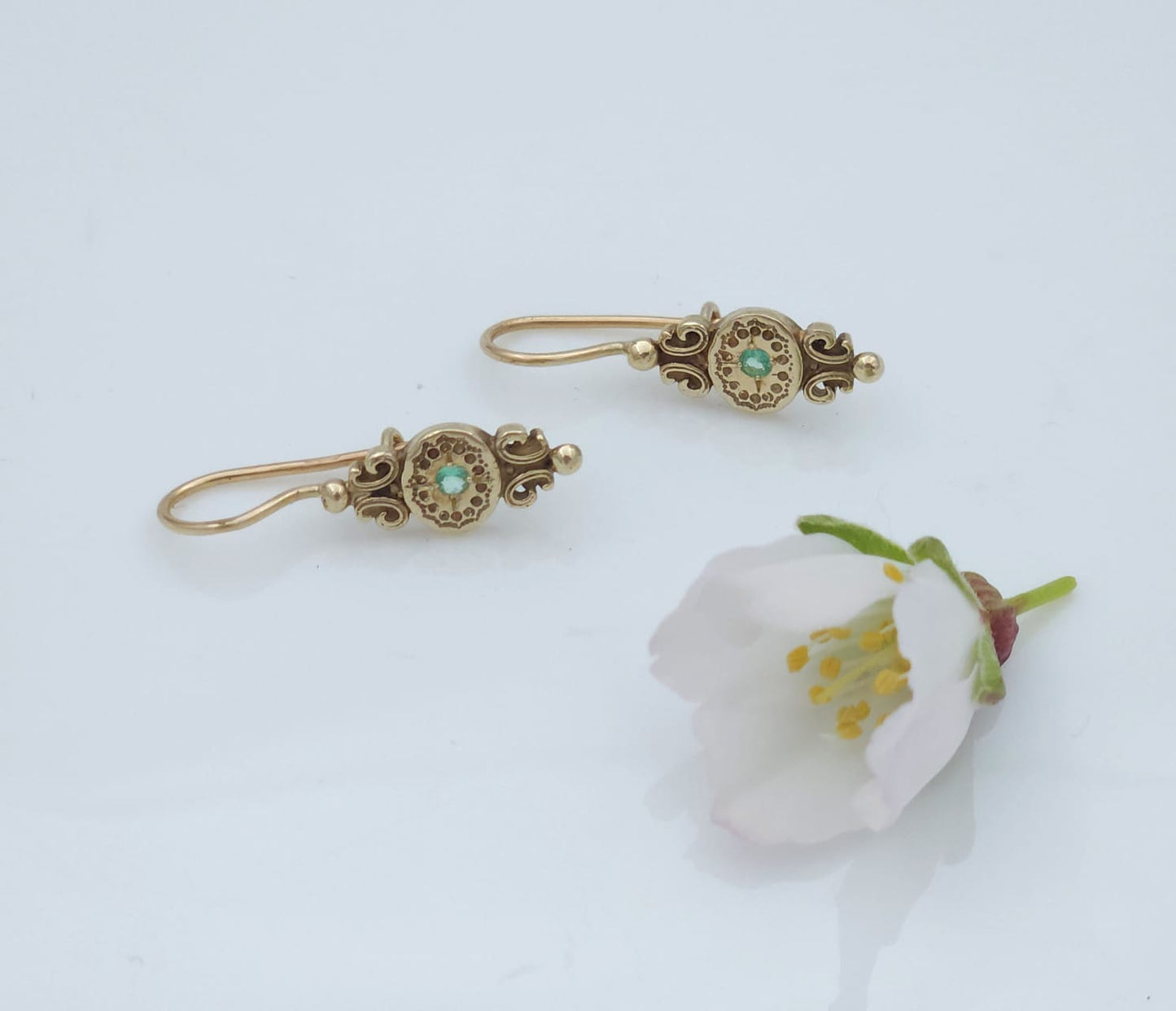 14K Gold Antique-Style Earrings Set with Green Emerald