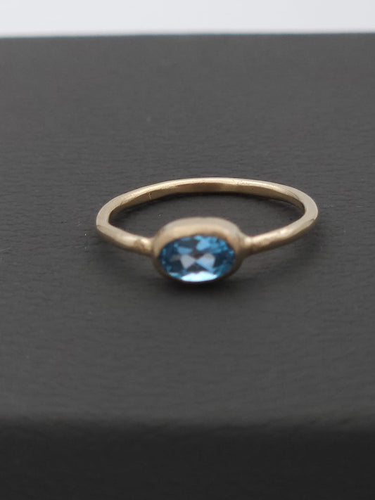 טבעת זהב 14 קראט עם בלו טופז