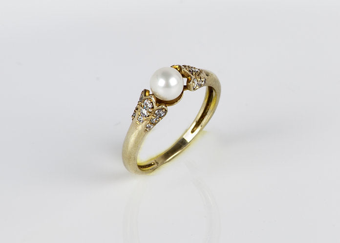 14K Gold Ring with Pearl and Diamond