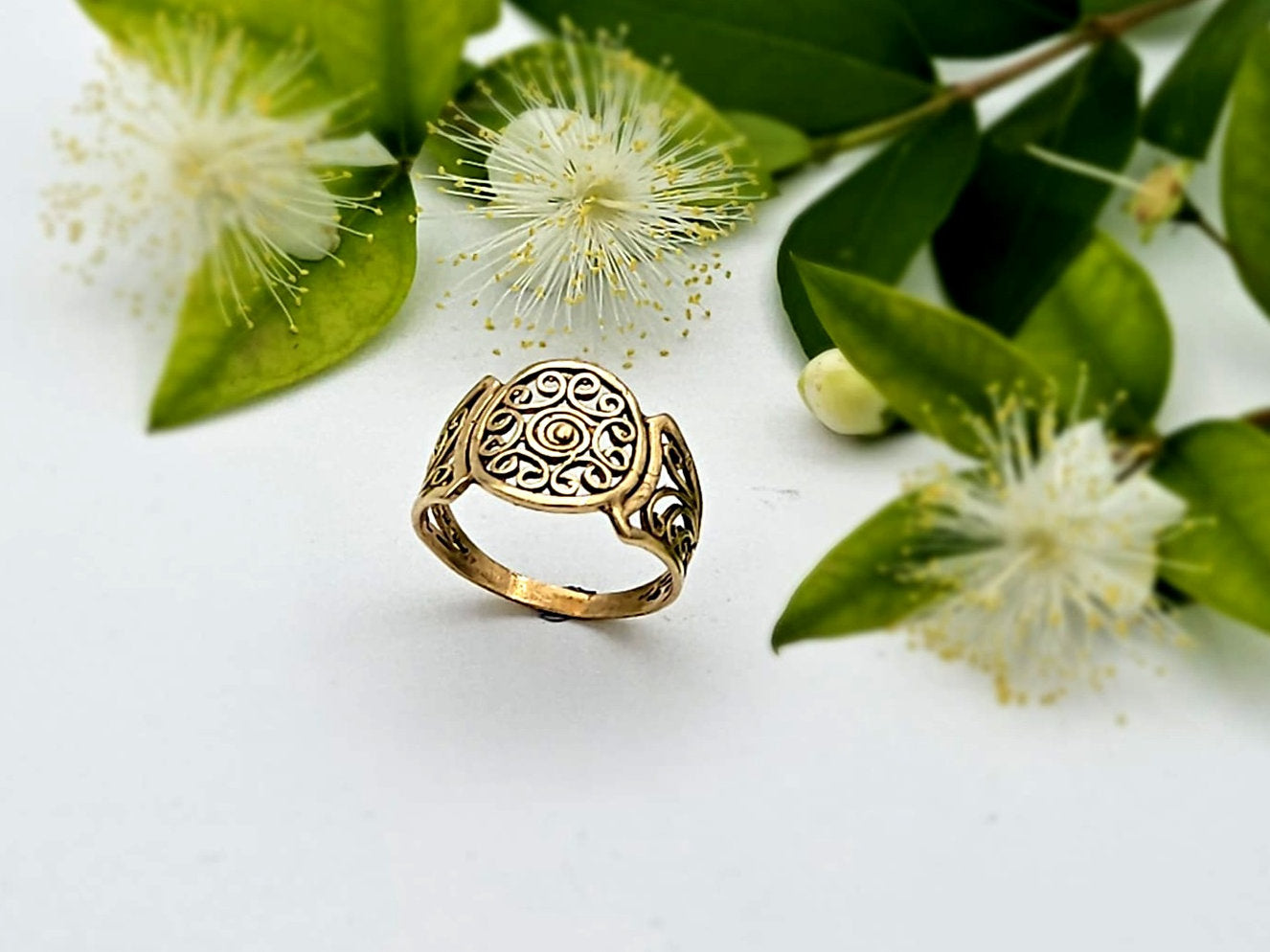 14K Gold Ring with Delicate Filigree Details