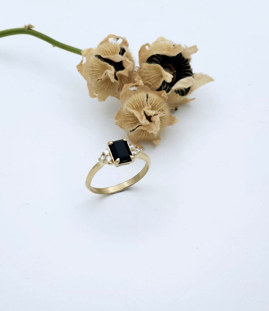 14K Gold Ring Set with Onyx and Diamonds