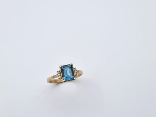 טבעת זהב 14 קראט משובצת אבן טופז לונדון ויהלומים