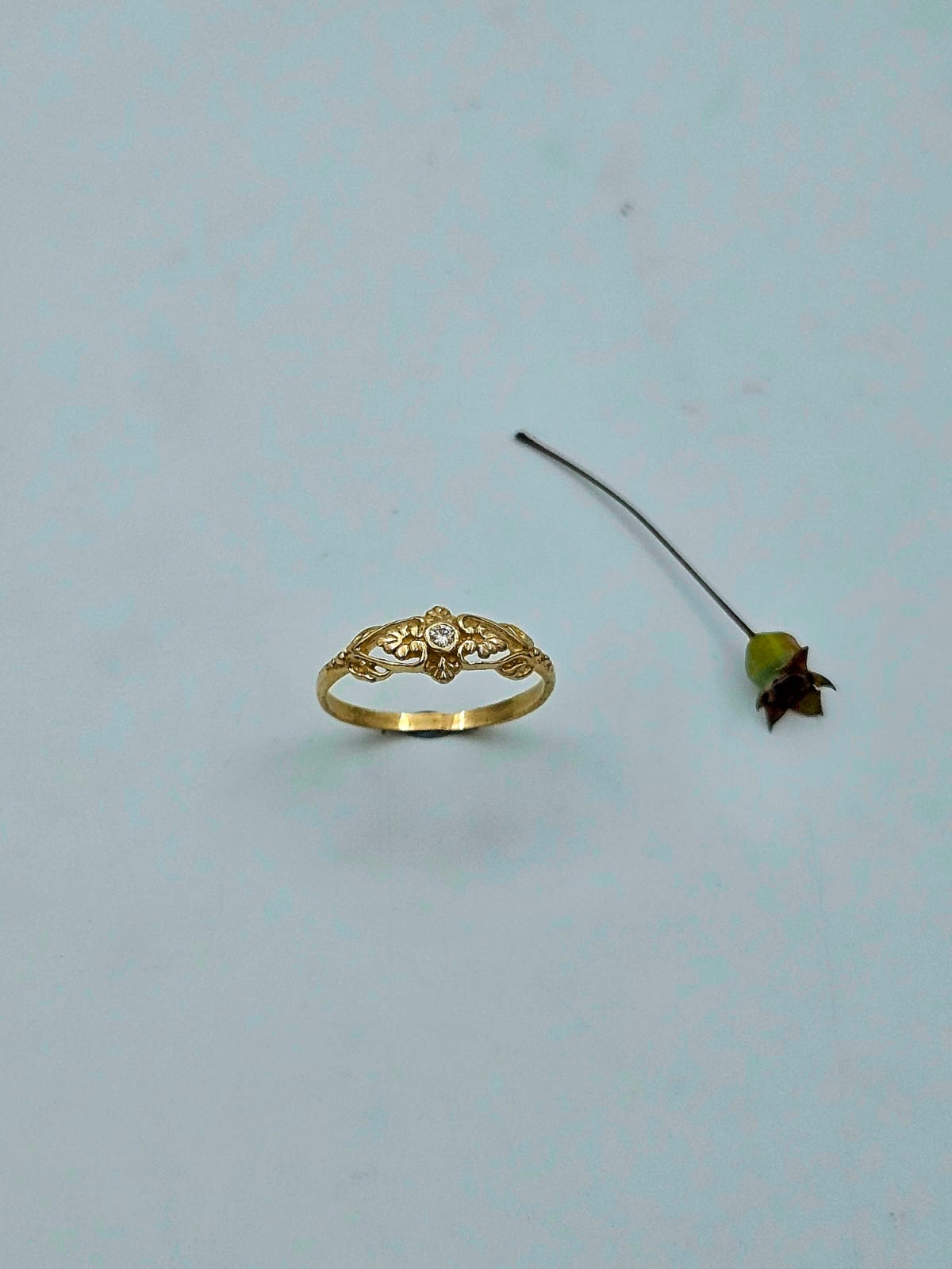 14K Gold Ring with Leaf Details and Diamond