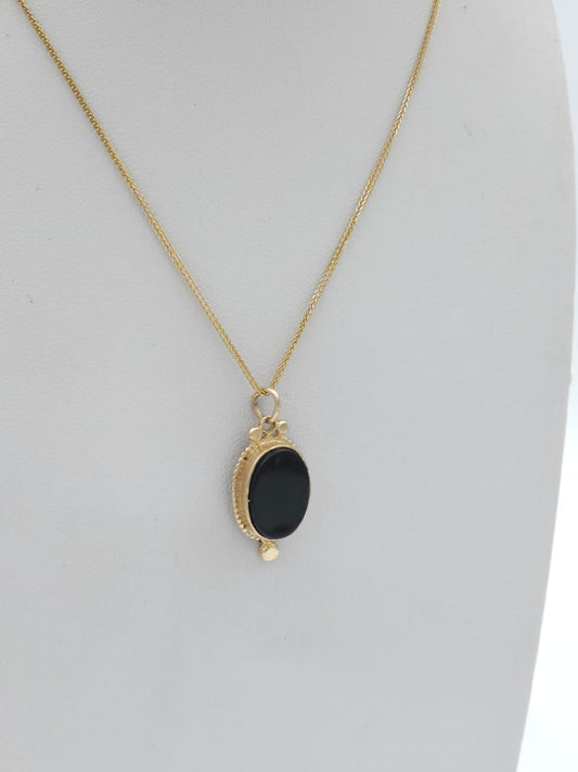 שרשרת זהב 14 קראט אוניקס שחור אלגנטי עם עיטורי זהב עדינים