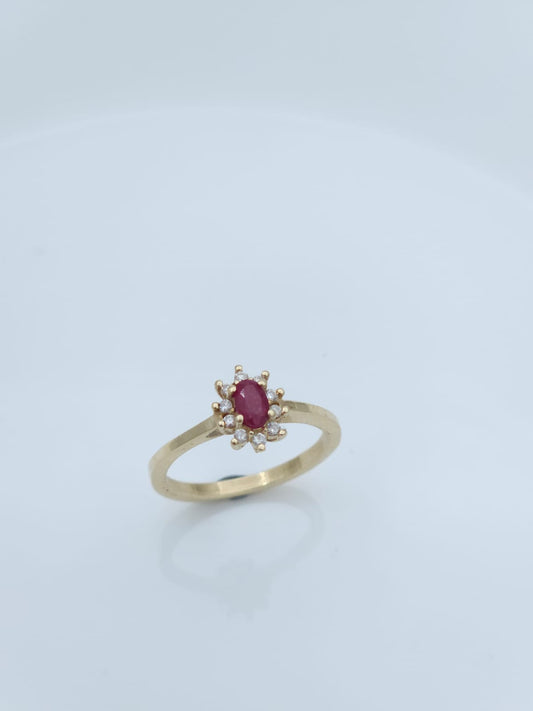 טבעת זהב 14 קראט בסגנון דיאנה משובצת רובי ויהלומים