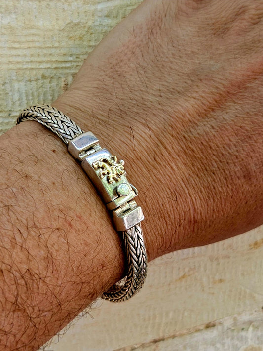 צמיד מרשים מכסף עם אריה זהב 14 קראט