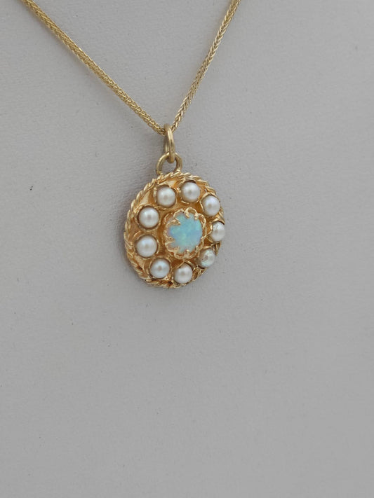 שרשרת ותליון זהב 14 קראט בסגנון עתיק עם פנינים ואופל לבן