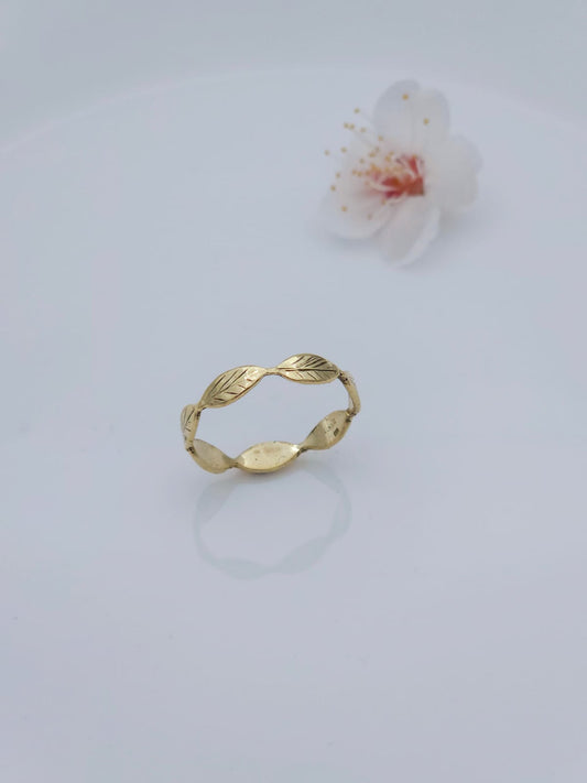 14K Gold Ring with Delicate Leaves