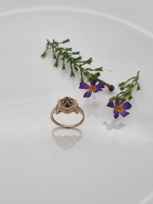 טבעת כתר זהב 14 קראט משובצת אבן גרנט