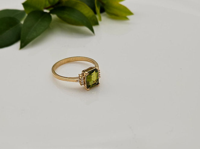14K Gold Ring Set with Peridot and Diamonds