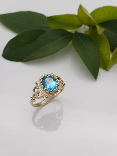 טבעת זהב 14 קראט משובצת בלו טופז