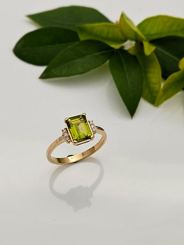 14K Gold Ring Set with Peridot and Diamonds