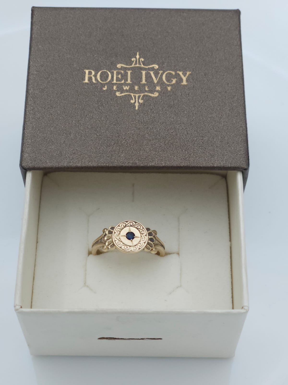 14K Gold Ring with Antique-Style Engravings, Set with a Blue Sapphire