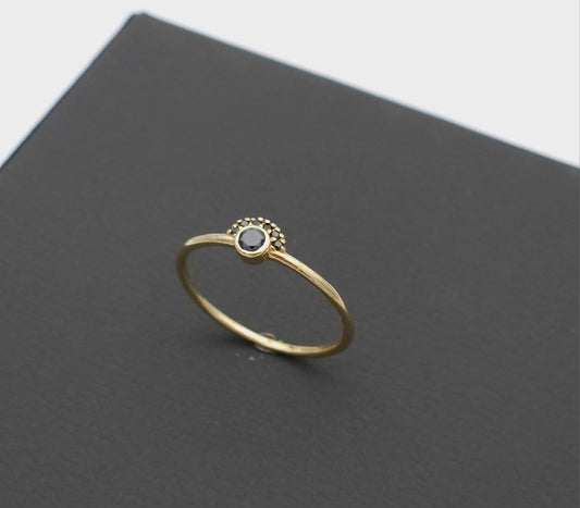 טבעת מניפה זהב 14 קראט משובצת יהלומים שחורים