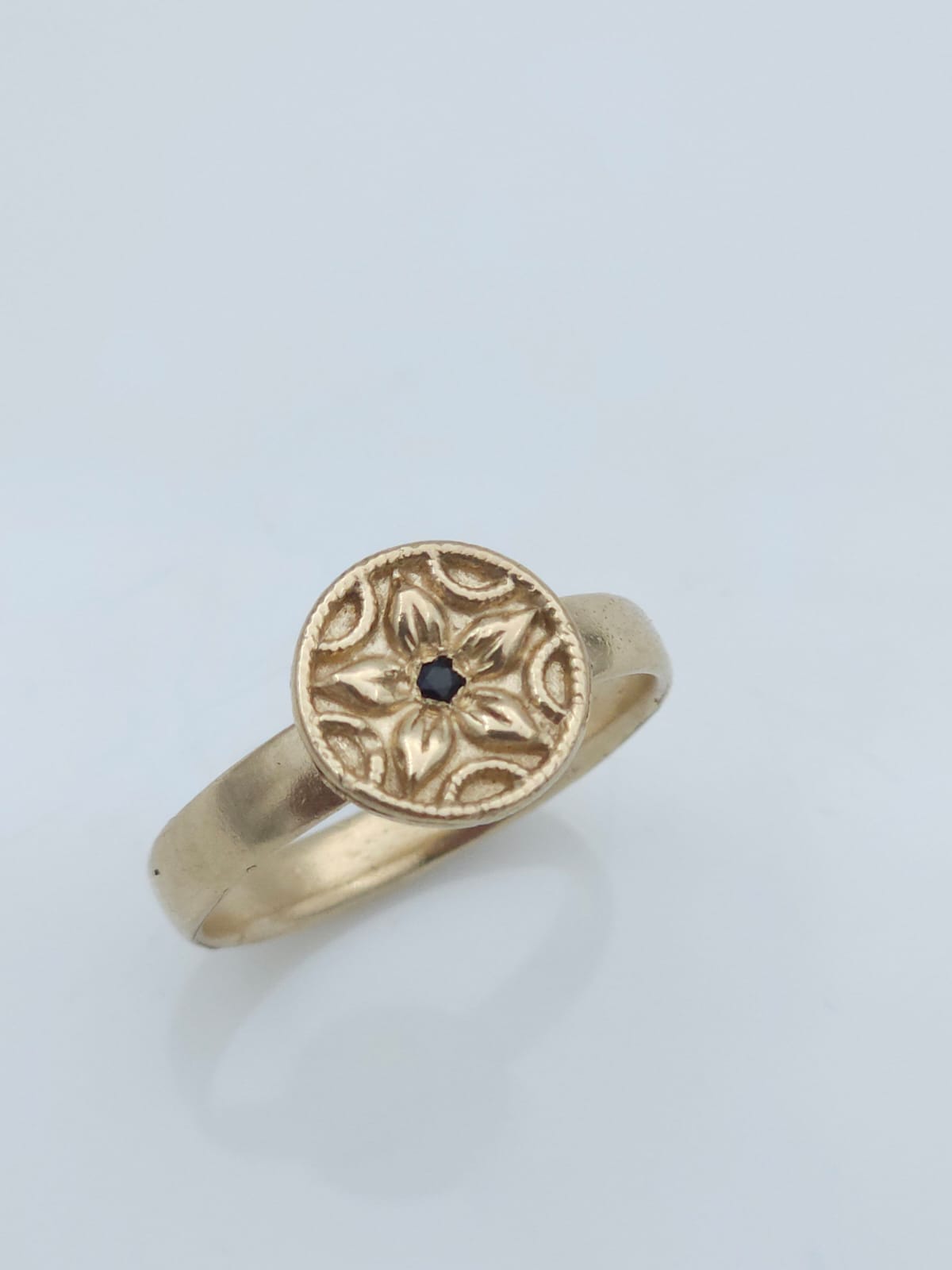 14K Gold Antique-Style Flower Ring, Set with a Black Diamond in a Matte Finish
