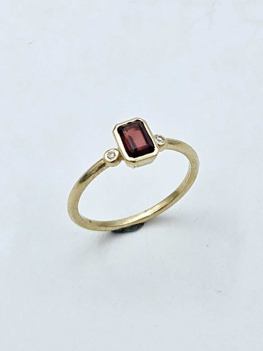 14K Gold Garnet & Diamond Ring