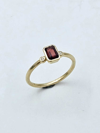 14K Gold Garnet & Diamond Ring