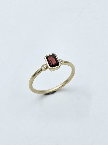 14K Gold Garnet & Diamond Ring