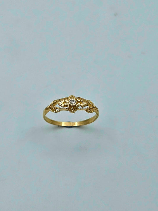 14K Gold Ring with Leaf Details and Diamond